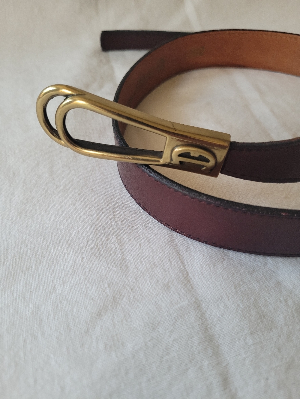 Etienne Aigner Womens Vtg  Burgandy Leather Belt with Gold-Tone Buckle Size 28